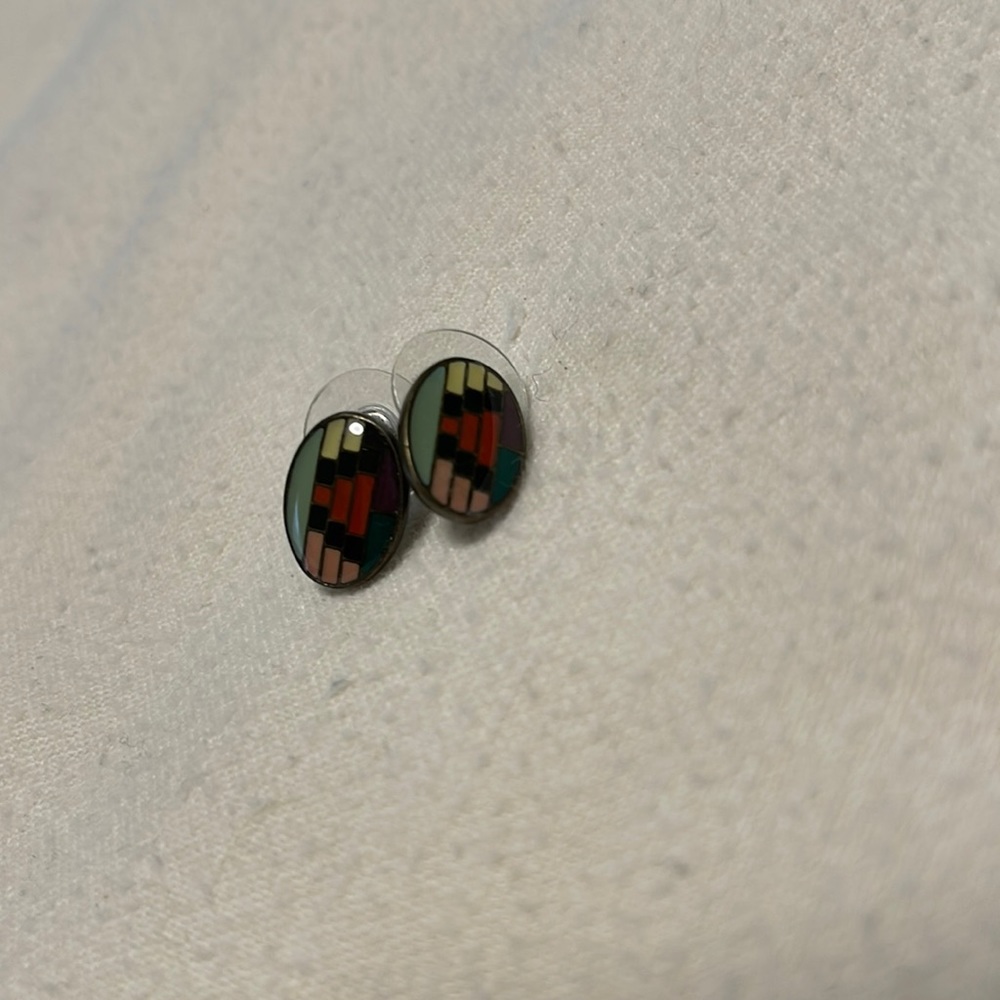 Oval shaped geometric design earrings*